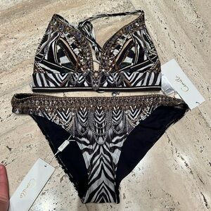 NWT CAMILLA KNIGHT OF THE WILD LACE BACK TRI BRA AND REGULAR PANT C/D cup